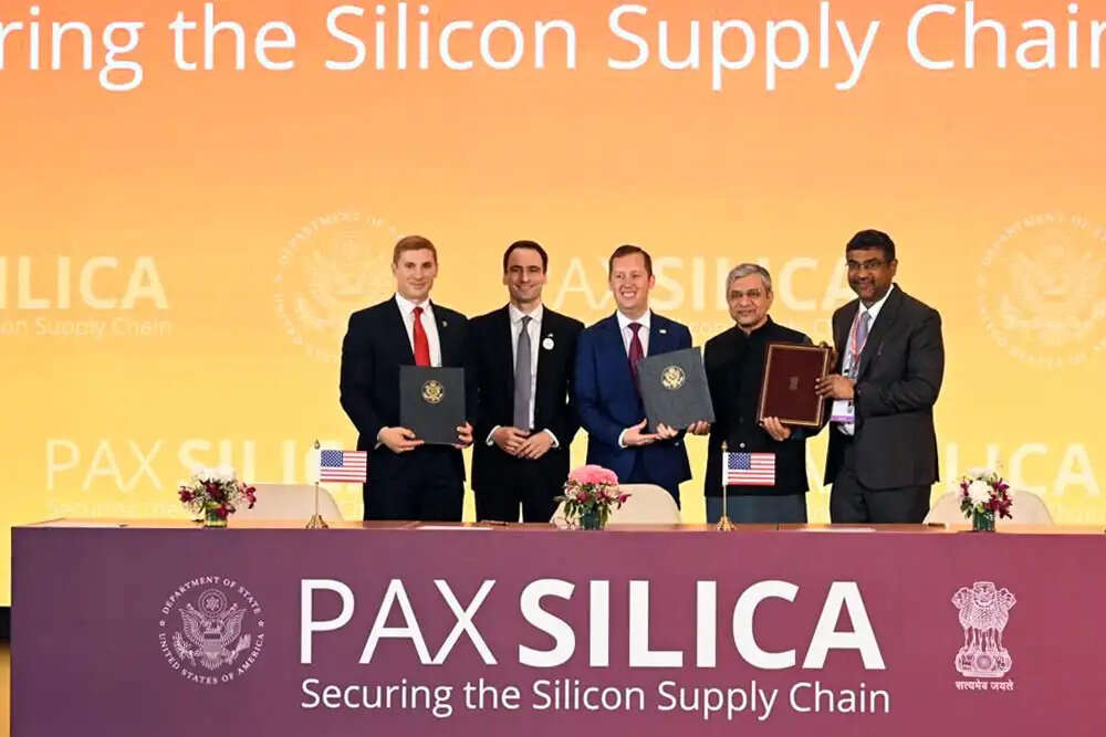 भारत और अमेरिका ने चिप उद्योग के लिए किया 'पैक्स सिलिका' समझौता