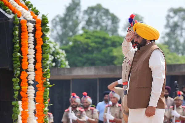 मुख्यमंत्री भगवंत मान ने कारगिल विजय दिवस पर शहीदों को दी श्रद्धांजलि