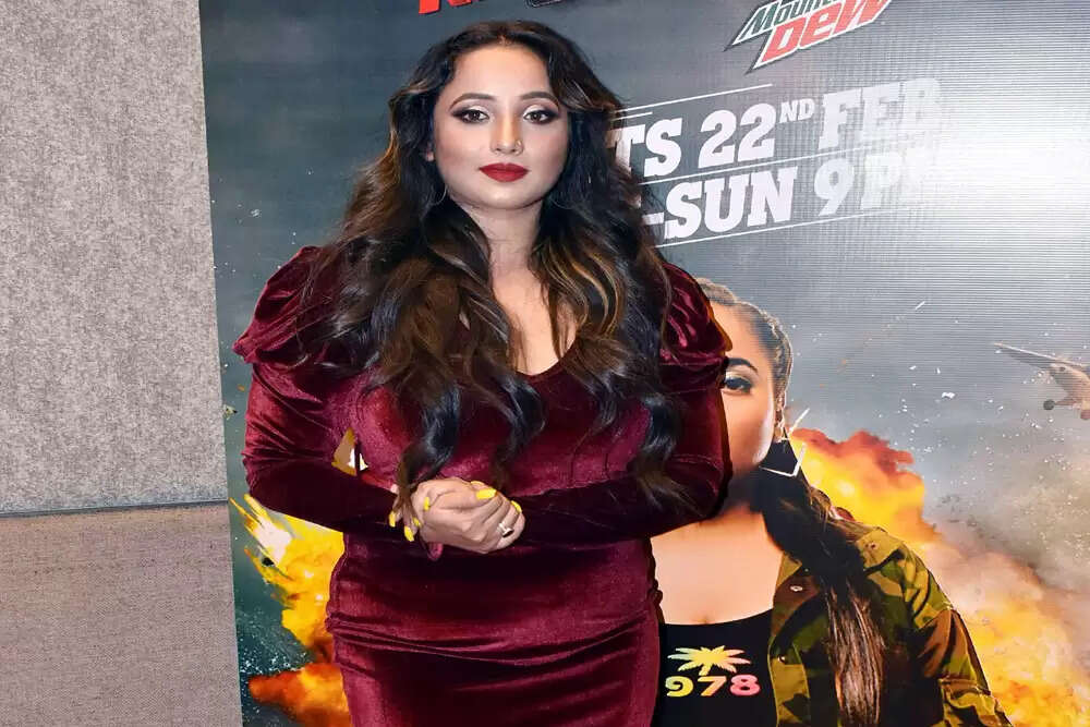 रानी चटर्जी का डांस वीडियो सोशल मीडिया पर छाया