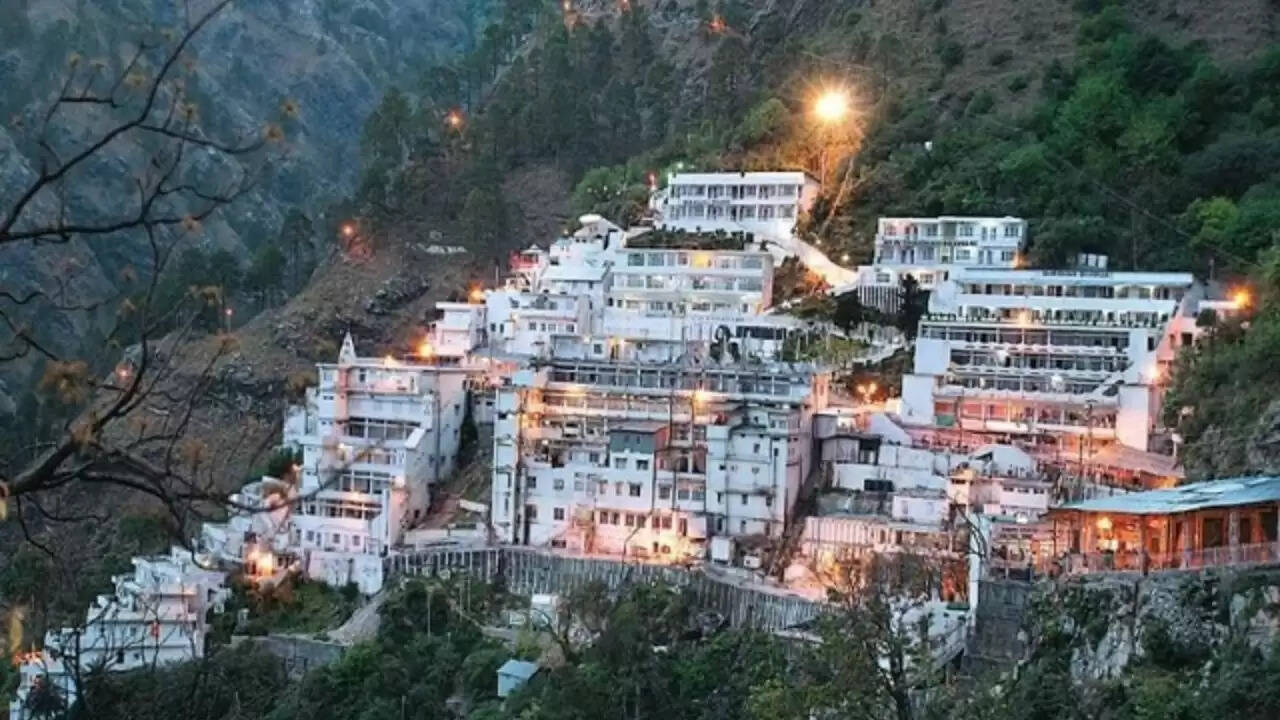 नए साल की शुरुआत के लिए भारत के प्रमुख तीर्थ स्थल: आध्यात्मिक यात्रा की योजना बनाएं