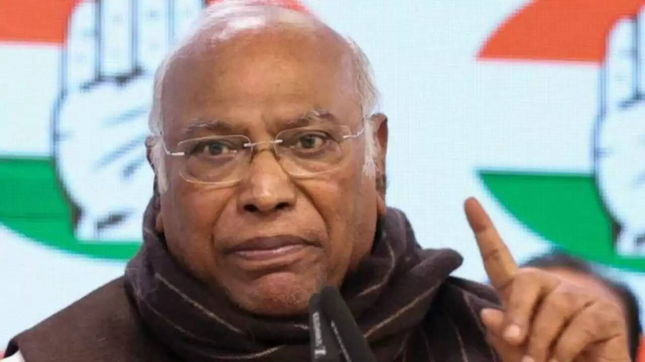 महिला आरक्षण पर मल्लिकार्जुन खड़गे का बड़ा बयान: क्या है विपक्ष की असली चिंता?