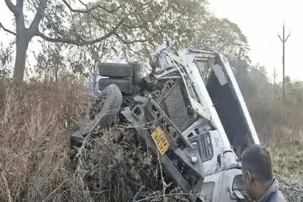 ओडिशा में सड़क दुर्घटना में पांच पुलिसकर्मियों की मौत