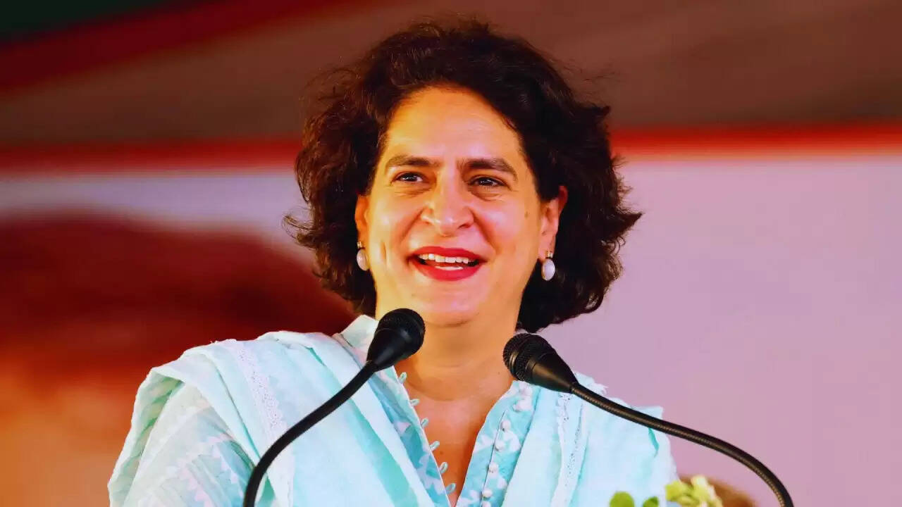 प्रियंका गांधी का चुनाव आयोग पर तीखा हमला: क्या लोकतंत्र खतरे में है?