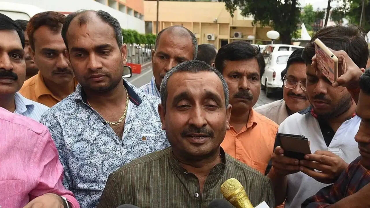 सुप्रीम कोर्ट ने कुलदीप सेंगर की उम्रकैद की सजा पर रोक हटाई