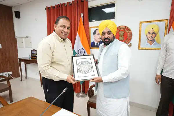 जालंधर में नितिन कोहली ने मुख्यमंत्री मान को नगर निगम चुनाव में जीत पर बधाई दी