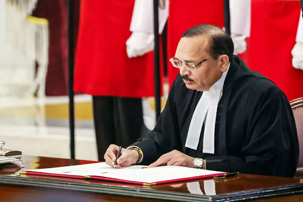 जस्टिस सूर्यकांत बने भारत के नए मुख्य न्यायाधीश