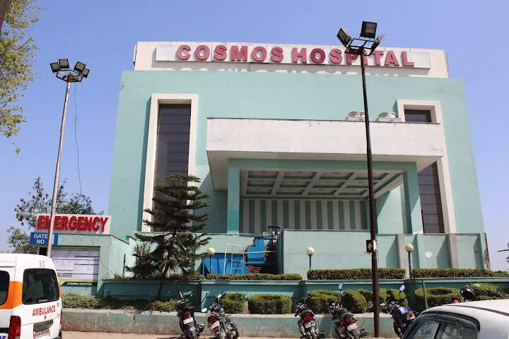 मुरादाबाद के कॉसमॉस हॉस्पिटल में किडनी विशेषज्ञ की योग्यता पर सवाल उठे