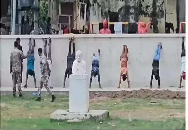 अयोध्या में ठेले वालों के खिलाफ नगर निगम की विवादास्पद कार्रवाई