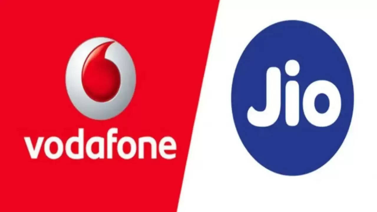 Jio और Vodafone-Idea यूज़र्स को नेटवर्क समस्याओं का सामना, सोशल मीडिया पर बढ़ी शिकायतें