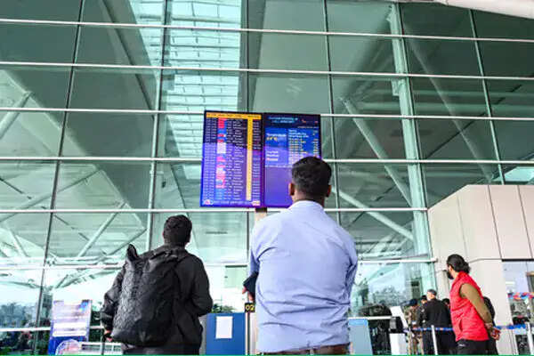 दिल्ली एयरपोर्ट ने मौसम के कारण यात्रियों के लिए ट्रैवल एडवाइजरी जारी की