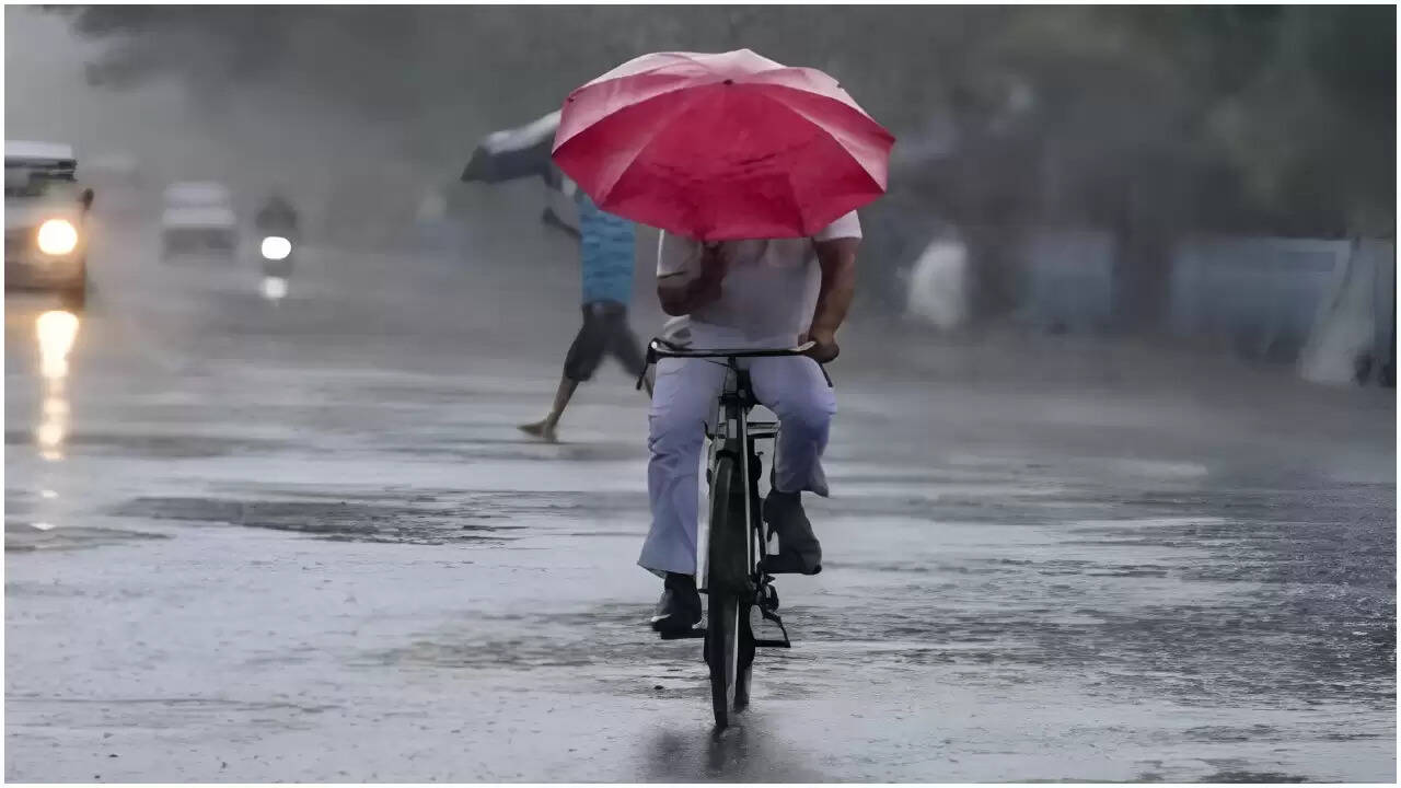 नवंबर में मौसम में बदलाव: बारिश और ठंड का अलर्ट