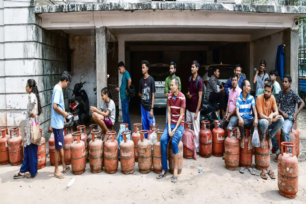 ऊर्जा संकट: युद्ध की नई परिभाषा और पाकिस्तान की मध्यस्थता की भूमिका