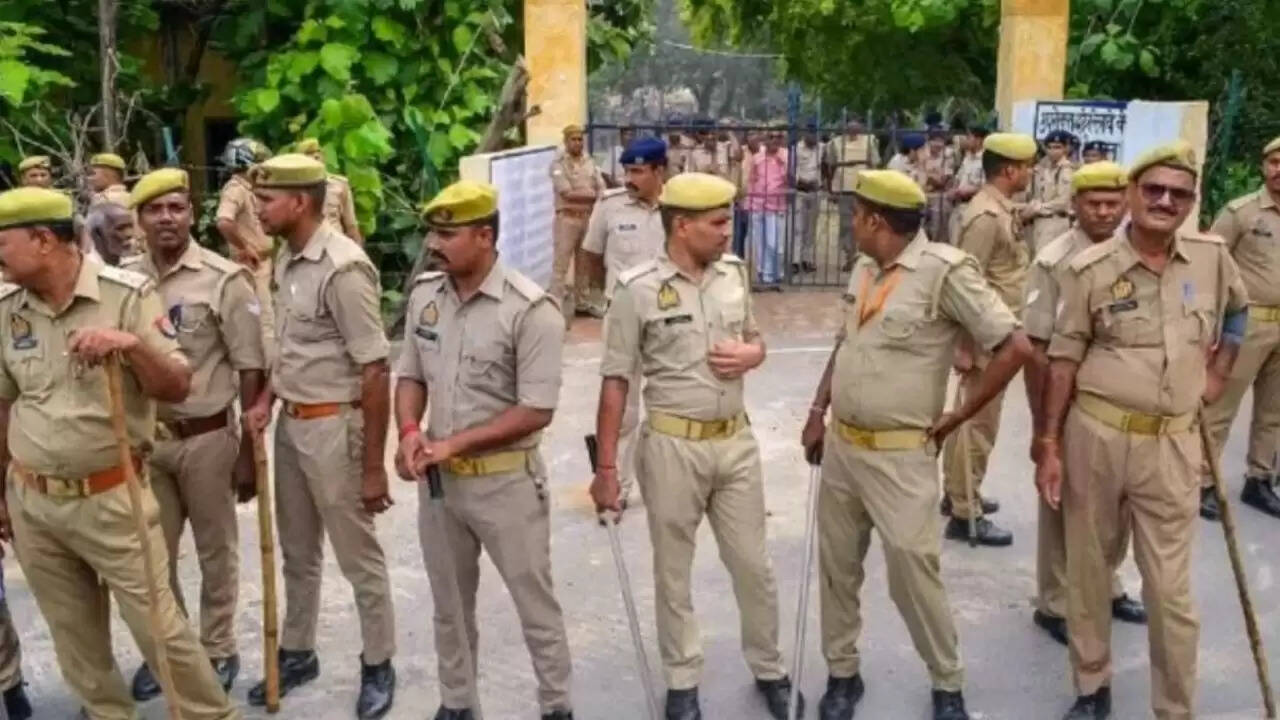 वाराणसी में तीसरे सेक्स रैकेट का भंडाफोड़, पुलिस ने की छापेमारी