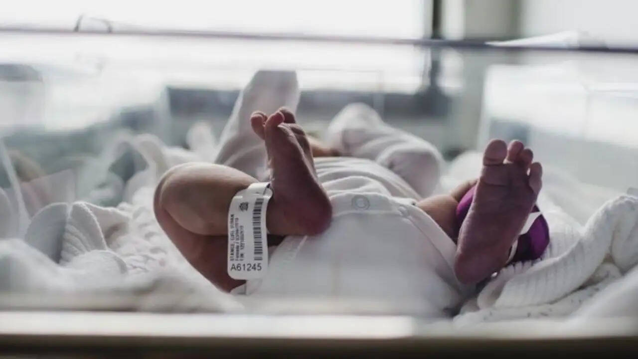 सूरत में नवजात बच्चे का जला हुआ शव मिलने से मचा हड़कंप