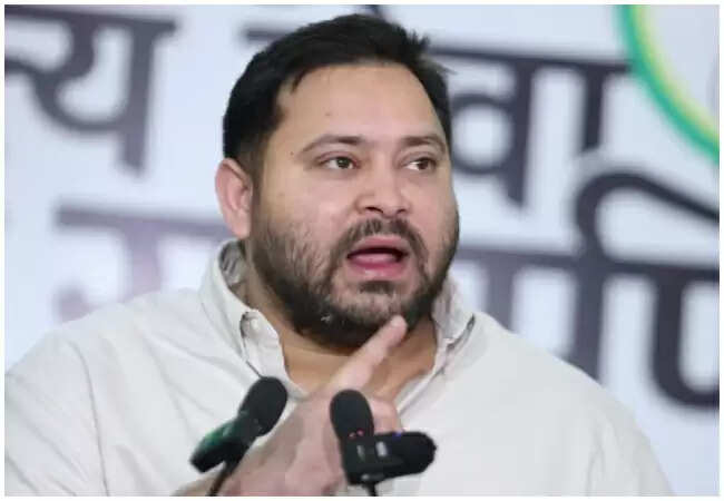 बिहार की महिला रोजगार योजना का शुभारंभ: तेजस्वी यादव ने उठाए सवाल