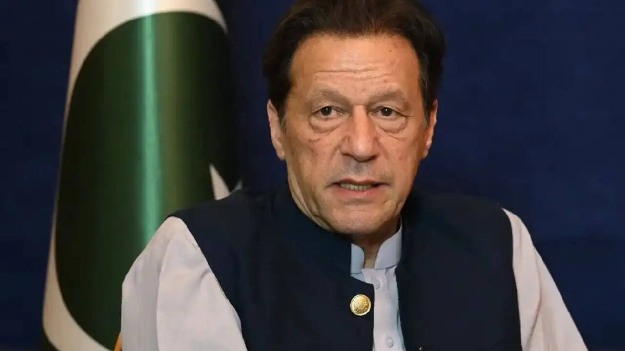 Imran Khan की बिगड़ती सेहत: क्या जेल में रहकर खोई दृष्टि वापस आएगी?