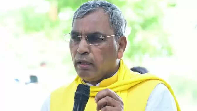 ओम प्रकाश राजभर ने सामाजिक न्याय समिति की रिपोर्ट लागू करने की मांग की