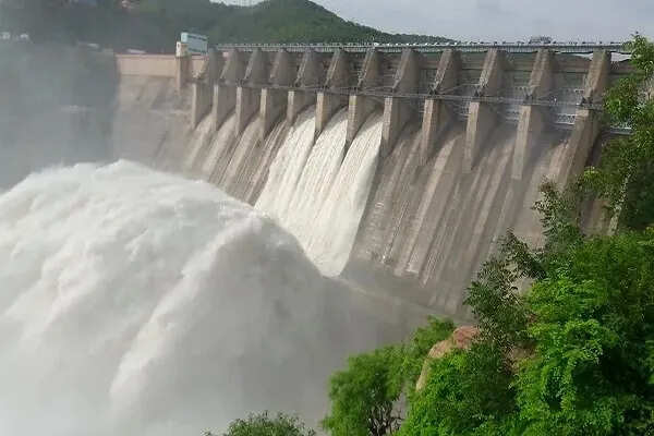 पंजाब में बारिश का अलर्ट: भाखड़ा डैम के गेट खोले गए