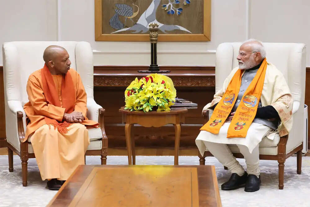 योगी आदित्यनाथ की सरकार में संभावित फेरबदल की चर्चा