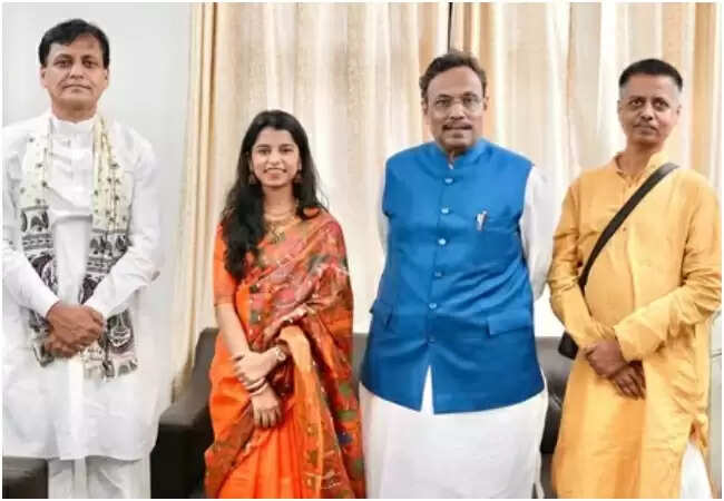 मैथिली ठाकुर की राजनीतिक एंट्री: बिहार विधानसभा चुनाव 2025 में लड़ने की तैयारी
