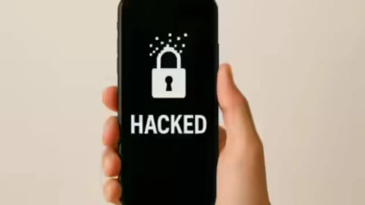 क्या आपका स्मार्टफोन हो गया है 'एक्सपायर'? जानें सुरक्षा के खतरे और बचाव के उपाय