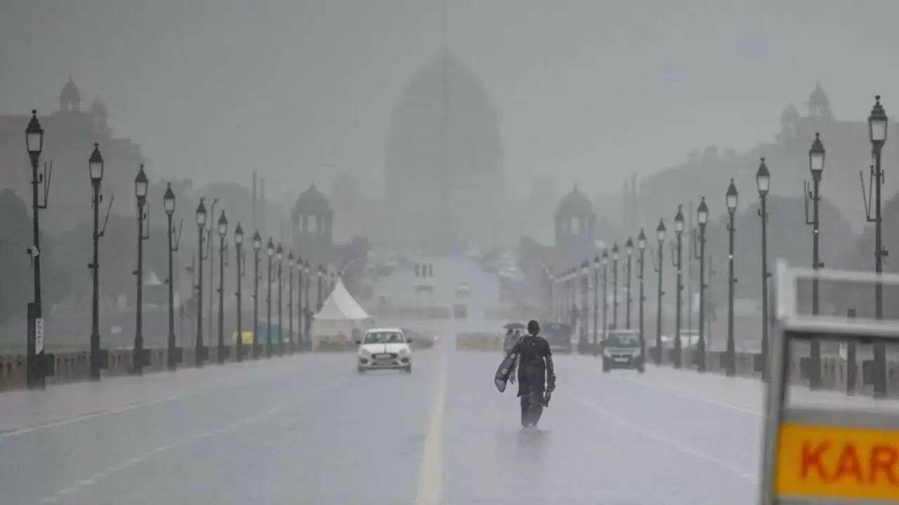दिल्ली में बारिश से राहत, लेकिन ट्रैफिक जाम की समस्या