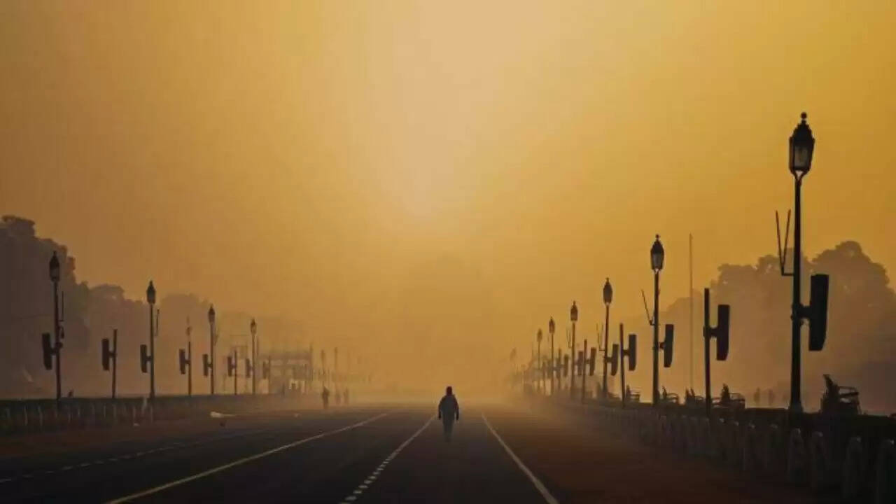 दिल्ली में प्रदूषण का संकट: वायु गुणवत्ता 'गंभीर' स्तर पर पहुंची