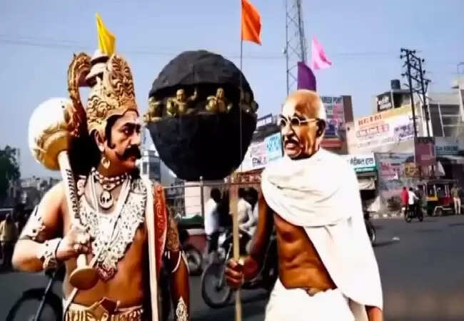 गांधी जी और रावण की बहस का मजेदार वीडियो सोशल मीडिया पर वायरल