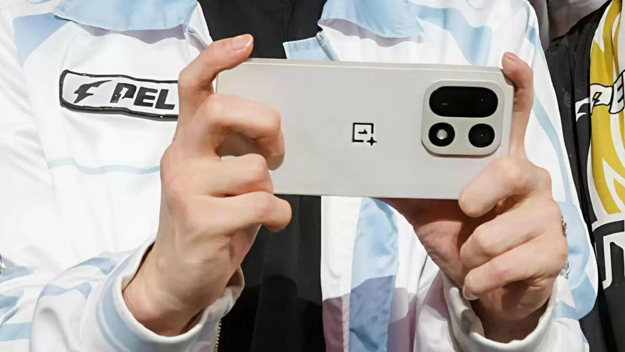 OnePlus 15: जानें नए डिजाइन और फीचर्स के बारे में