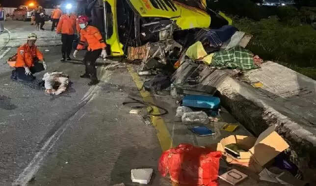 Indonesian Bus Accident Claims 16 Lives in Tragic Incident