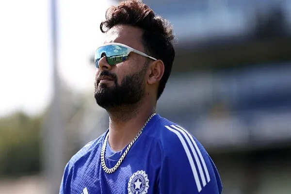 ऋषभ पंत की वनडे टीम में वापसी पर संकट, ईशान किशन को मिल सकता है मौका