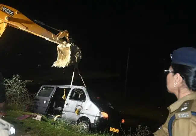 कानपुर में कार दुर्घटना में चार लोगों की मौत, परिवार लौट रहा था तेरहवीं से