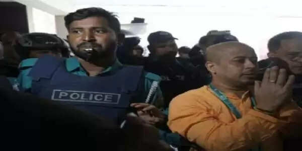 हिंदू संत चिन्मय कृष्ण दास को नहीं मिली जमानत, बांग्लादेश हाई कोर्ट में भारतीय टीवी चैनलों पर प्रतिबंध लगाने की याचिका