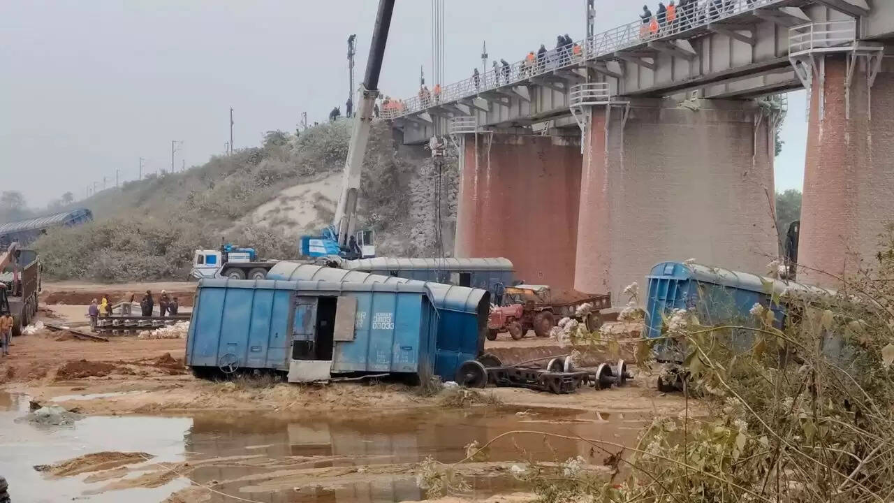 जसीडीह झाझा रेल हादसे से प्रभावित ट्रेनों की जानकारी