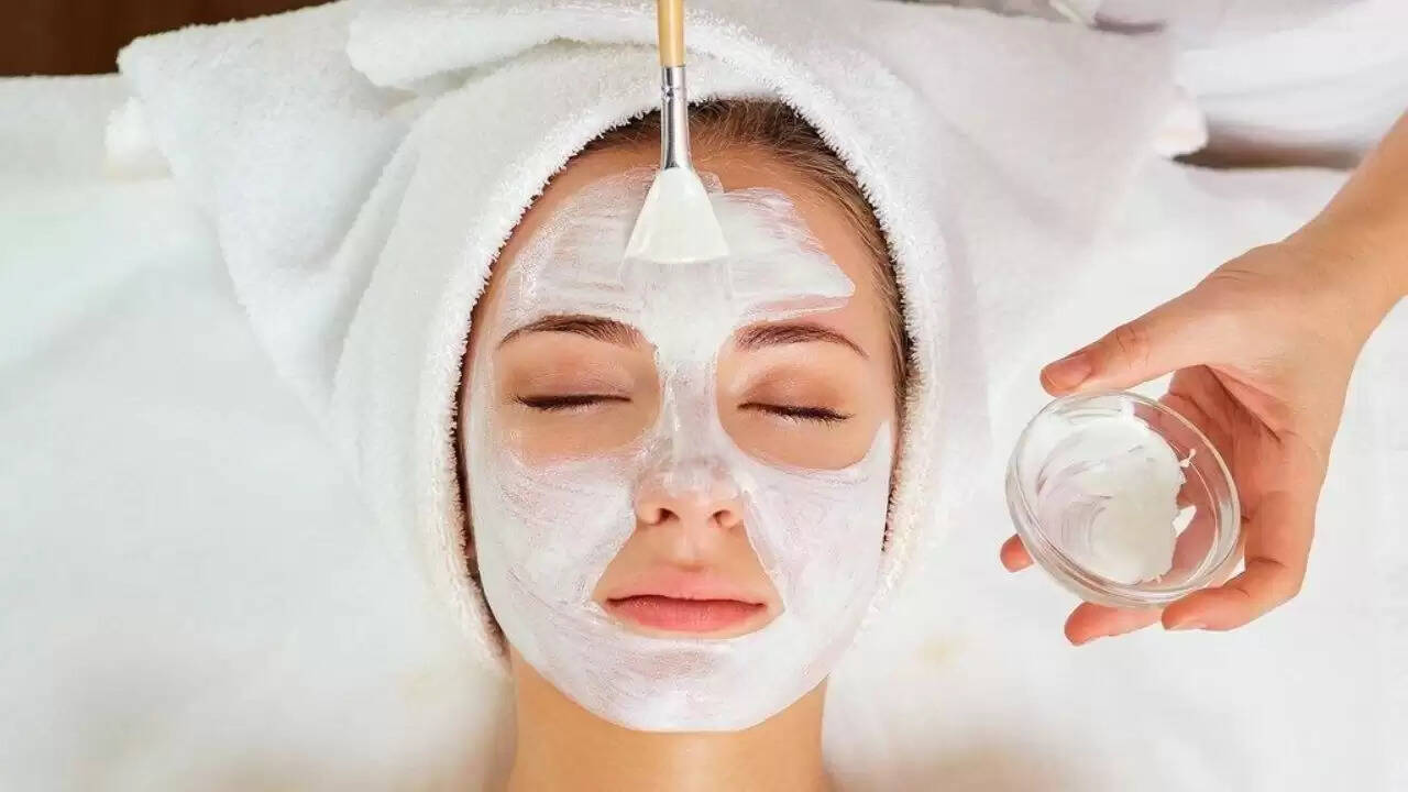 फेशियल के प्रकार जो आपकी त्वचा को नुकसान पहुंचा सकते हैं