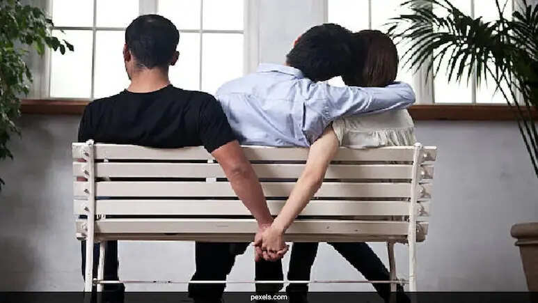 भारत में बेवफाई की नई परिभाषा: रिश्तों में खुलापन और ईमानदारी का उदय