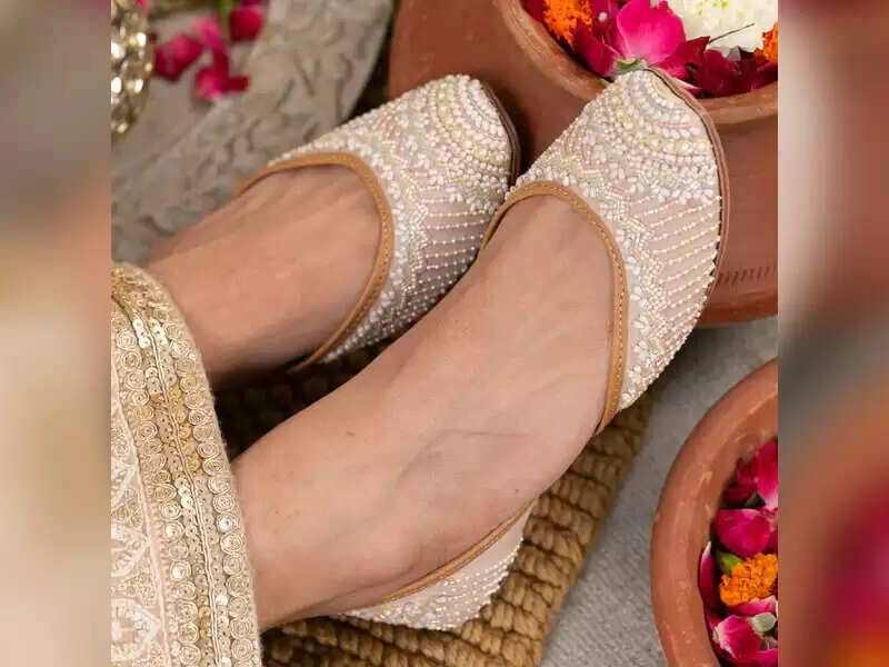 डांडिया नाइट के लिए ट्रेंडिंग फुटवियर: आरामदायक और स्टाइलिश विकल्प