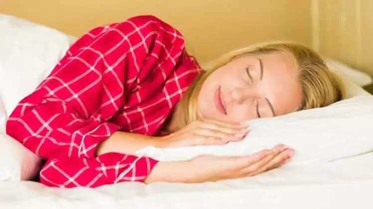 सोने से पहले खाने के फायदे: स्वास्थ्य के लिए लाभदायक विकल्प