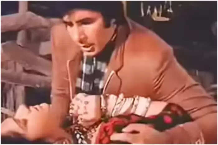 अमिताभ बच्चन और मीनाक्षी शेषाद्रि के बोल्ड सीन ने मचाई हलचल