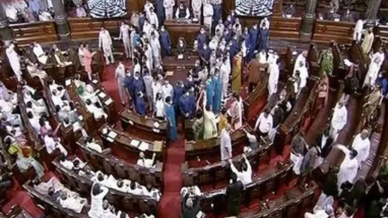 संसद में निलंबित सांसदों की वापसी का रास्ता साफ, नई नियमावली भी लागू