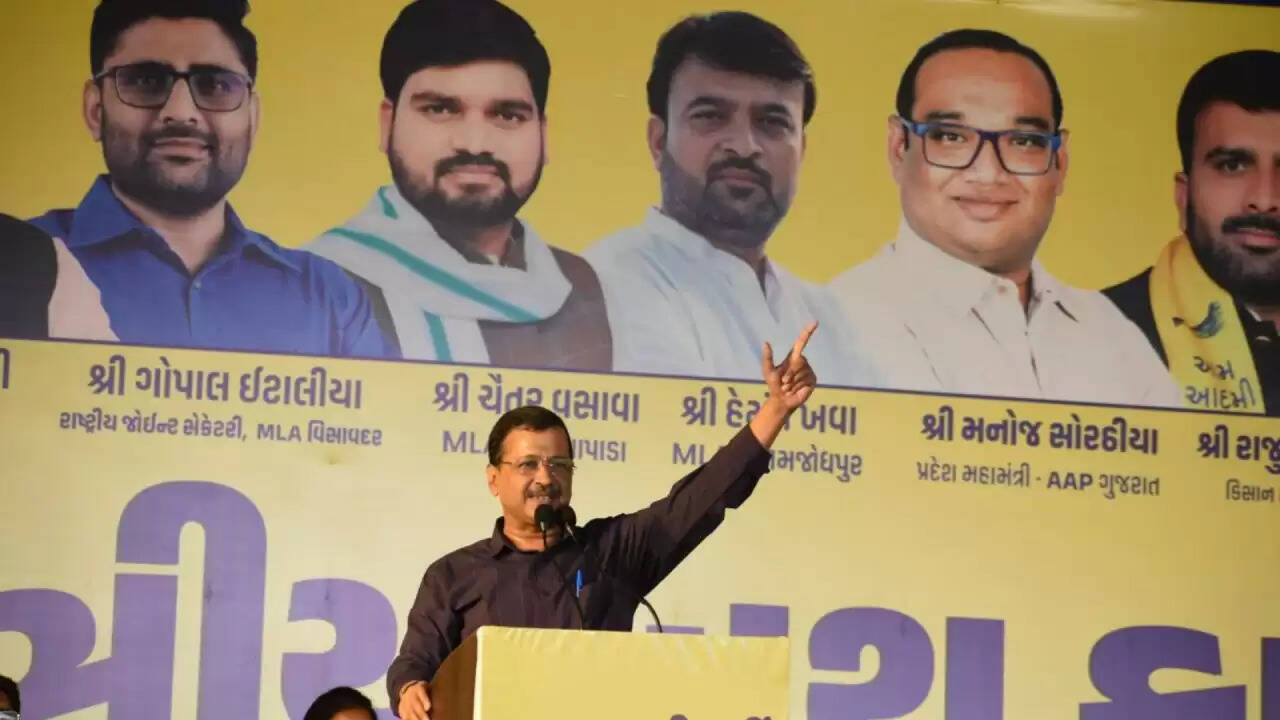 केजरीवाल ने वडोदरा में भाजपा और कांग्रेस पर साधा निशाना