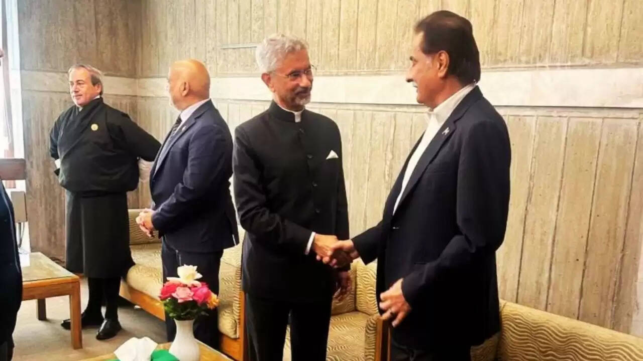 क्या है खालिदा जिया के अंतिम संस्कार पर भारत-पाकिस्तान के बीच का विवाद?