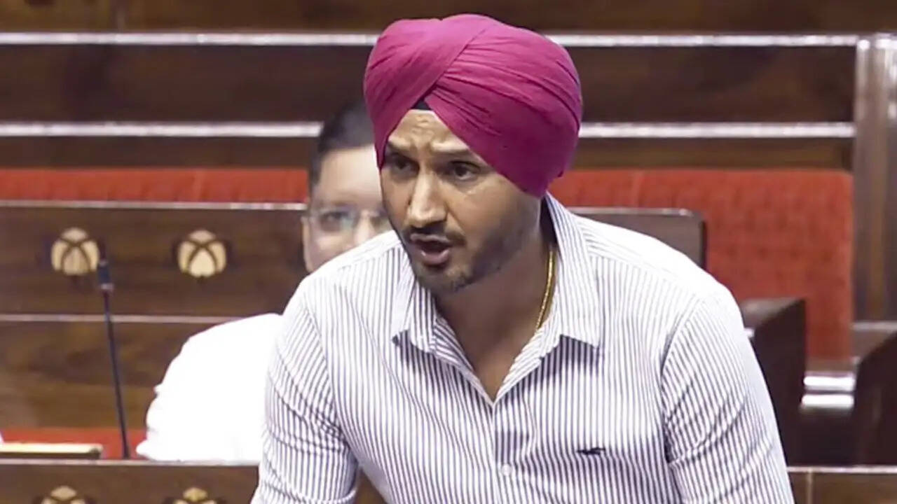 हरभजन सिंह सहित सात सांसदों ने आम आदमी पार्टी से किया बगावत, सुरक्षा वापस ली गई