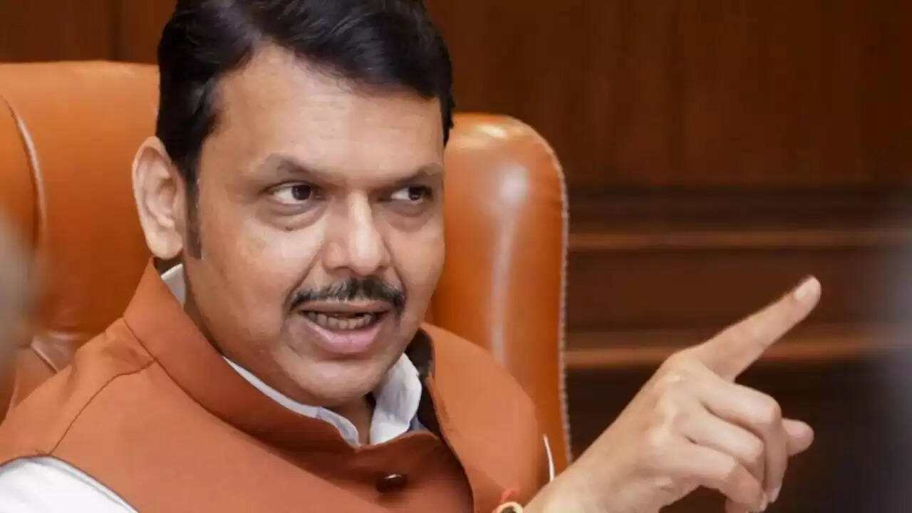 महाराष्ट्र में भाजपा और कांग्रेस के बीच गठबंधन पर फडणवीस की कड़ी चेतावनी