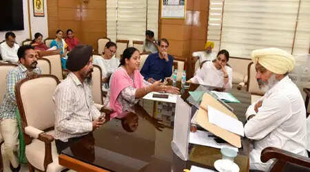 पंजाब के वित्त मंत्री ने कर्मचारियों की मांगों पर दिया आश्वासन