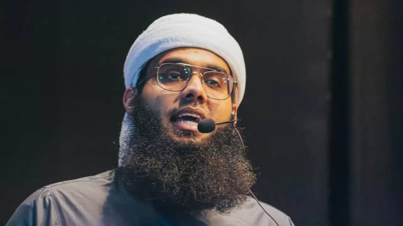 मुफ्ती शमाइल नदवी के विवादास्पद बयान पर राजनीतिक हलचल: क्या धर्म संविधान से ऊपर है?