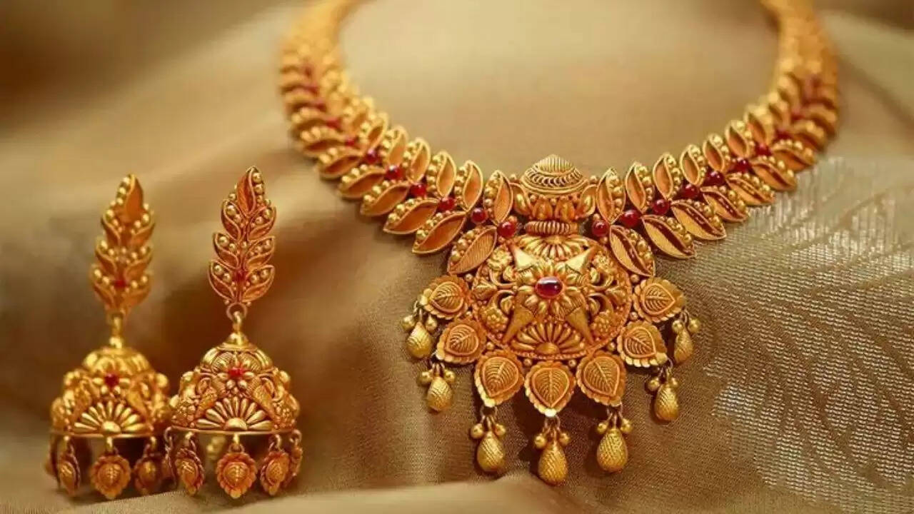 सोने और चांदी के दामों में बदलाव: जानें आज के रेट