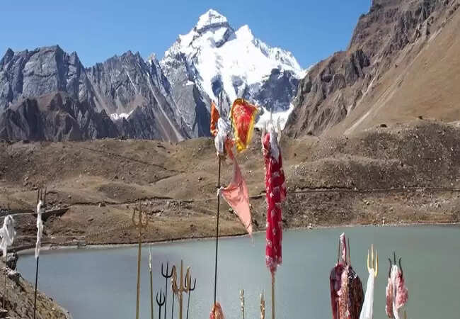 कैलाश मानसरोवर यात्रा 2025: भारतीय तीर्थयात्रियों का पहला जत्था पहुंचा