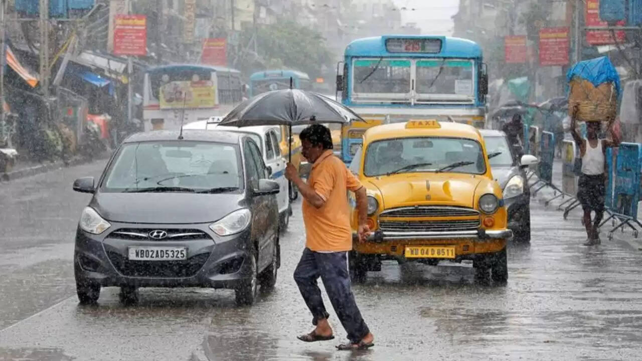 दिल्ली में मानसून की दस्तक, राहत की बारिश की उम्मीद