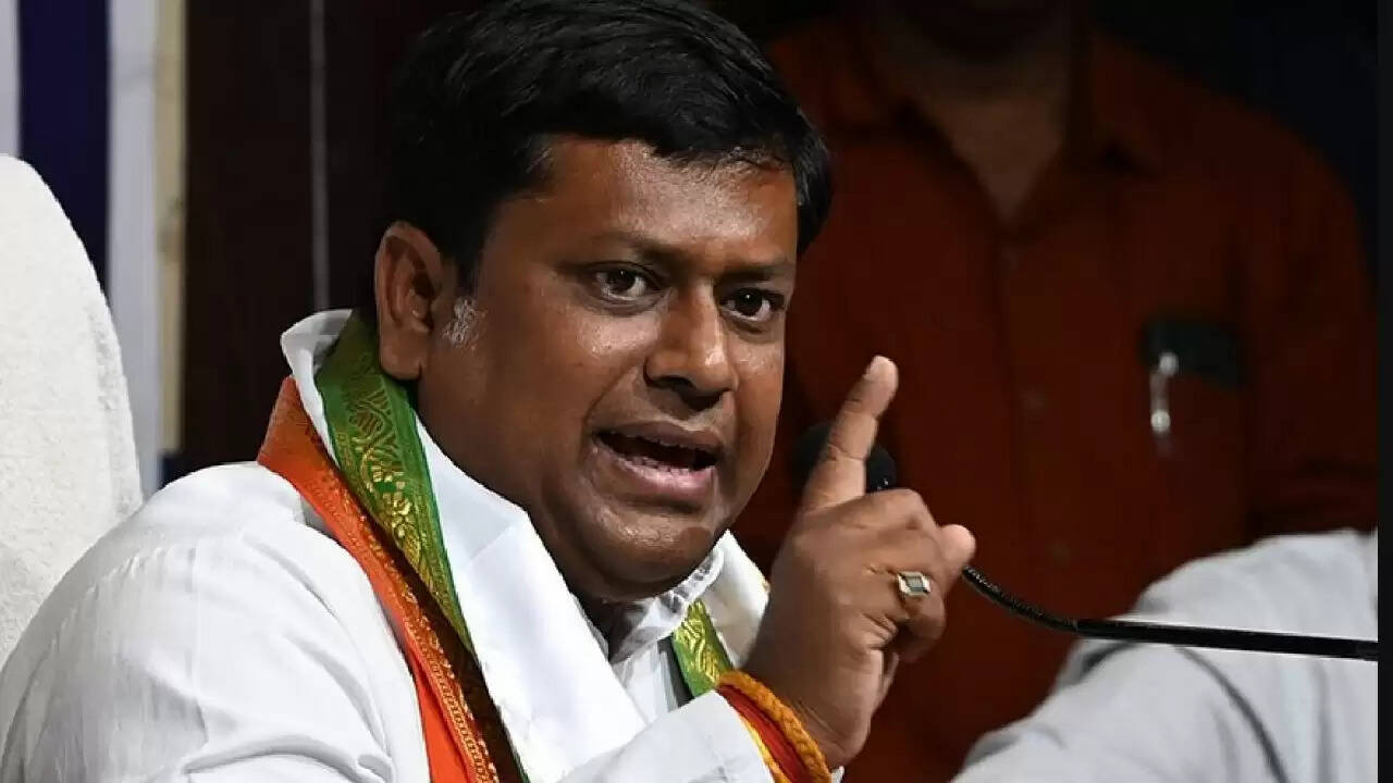 पश्चिम बंगाल में बीजेपी अध्यक्ष की हिरासत से मचा सियासी हंगामा